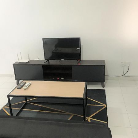 Oyo 90493 Jl Homestay Сегамат Екстериор снимка