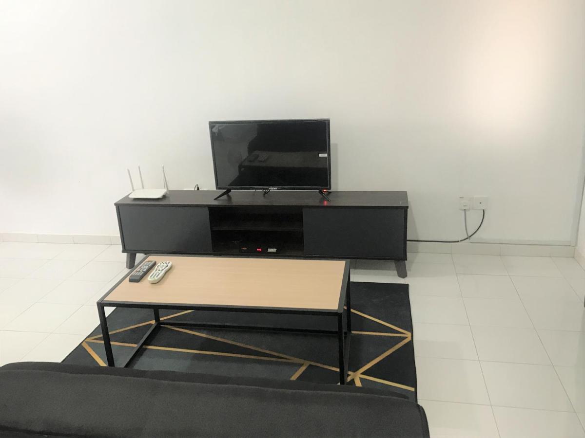 Oyo 90493 Jl Homestay Сегамат Екстериор снимка