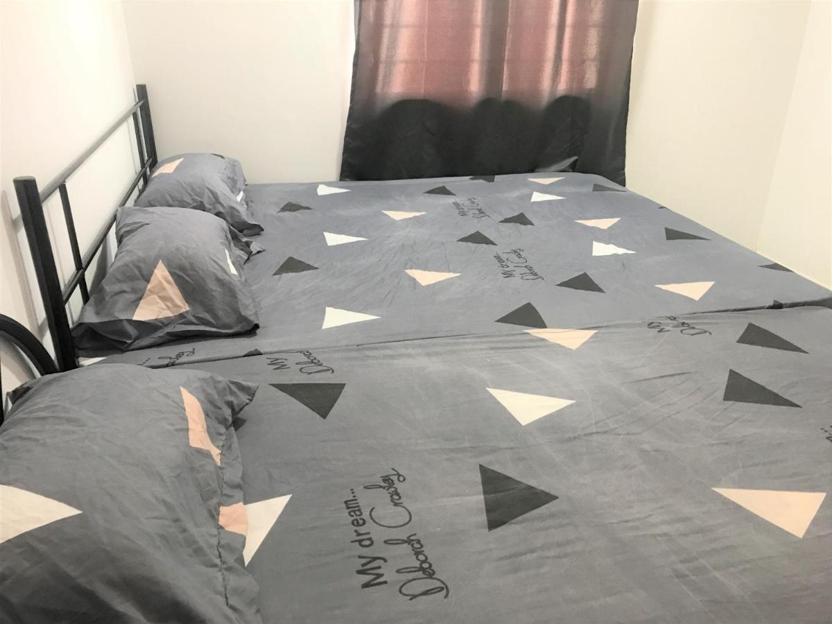 Oyo 90493 Jl Homestay Сегамат Екстериор снимка